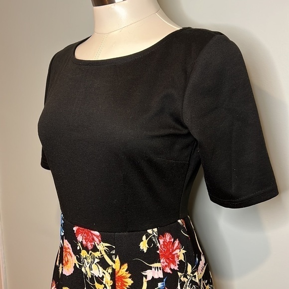 Women’s Floral Dress - Picture 9 of 17